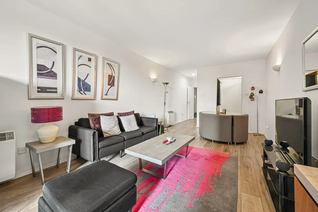 Flat Point W Access Road in Greater London