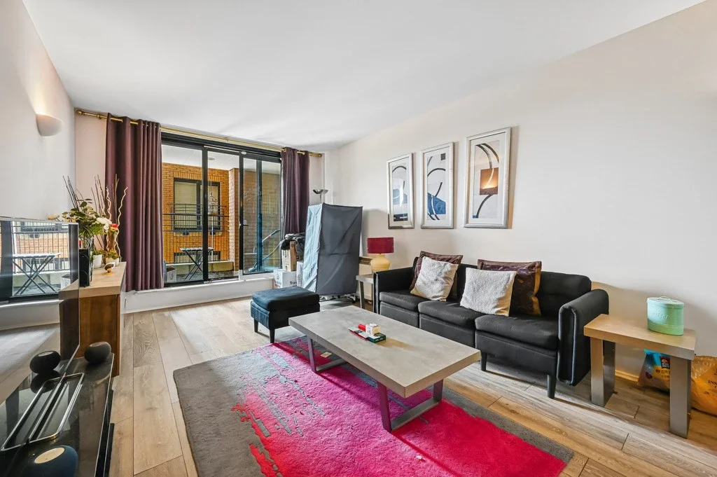 Flat Point W Access Road in Greater London