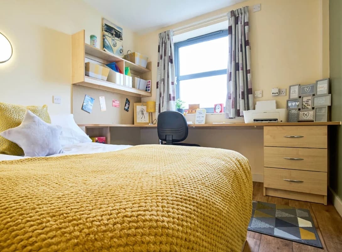 Room Erskine Street in Liverpool