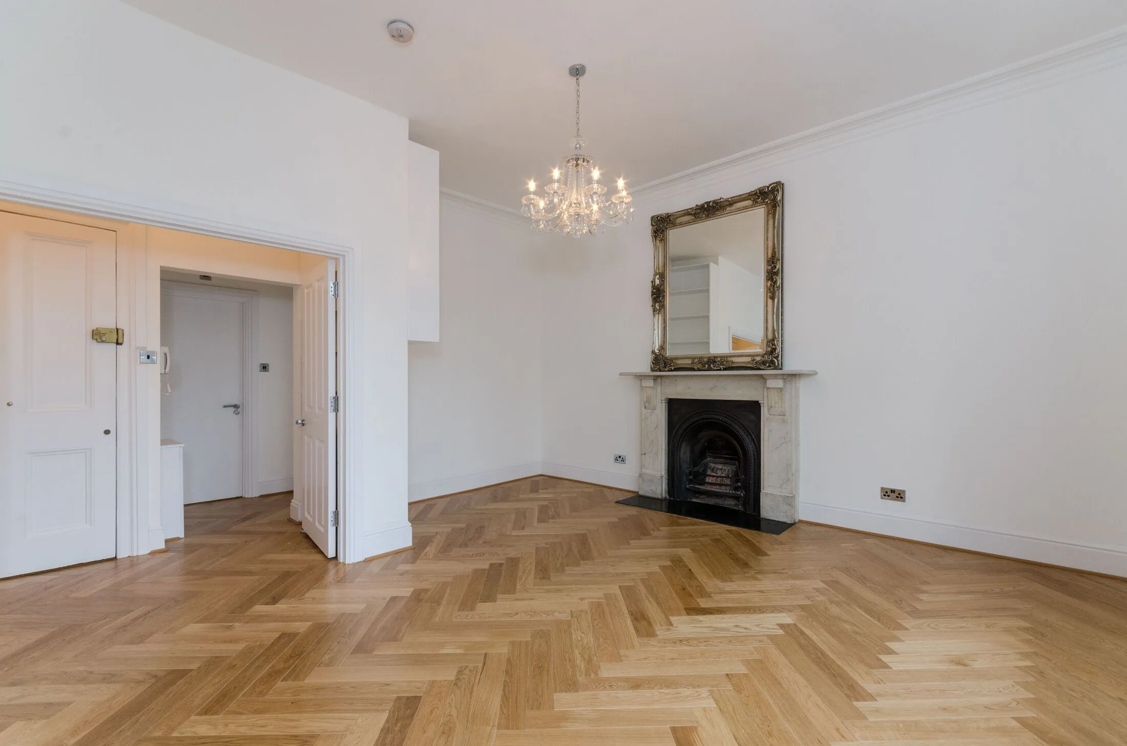 Flat Ladbroke Square in Greater London