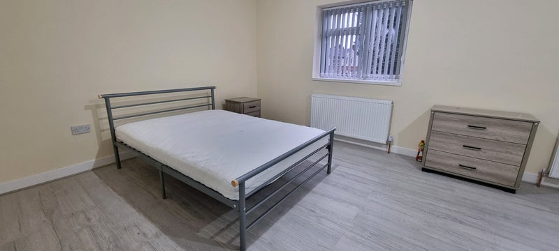 Room Park Lane West in Sandwell