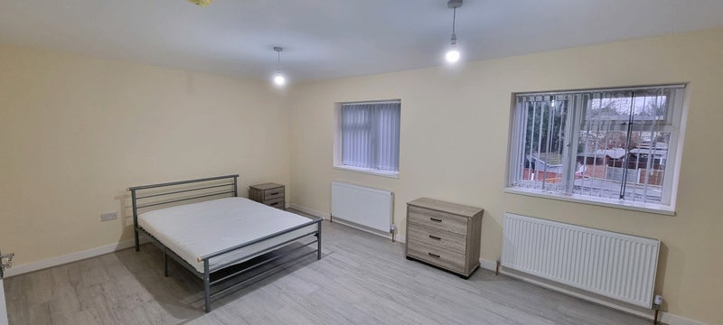 Room Park Lane West in Sandwell