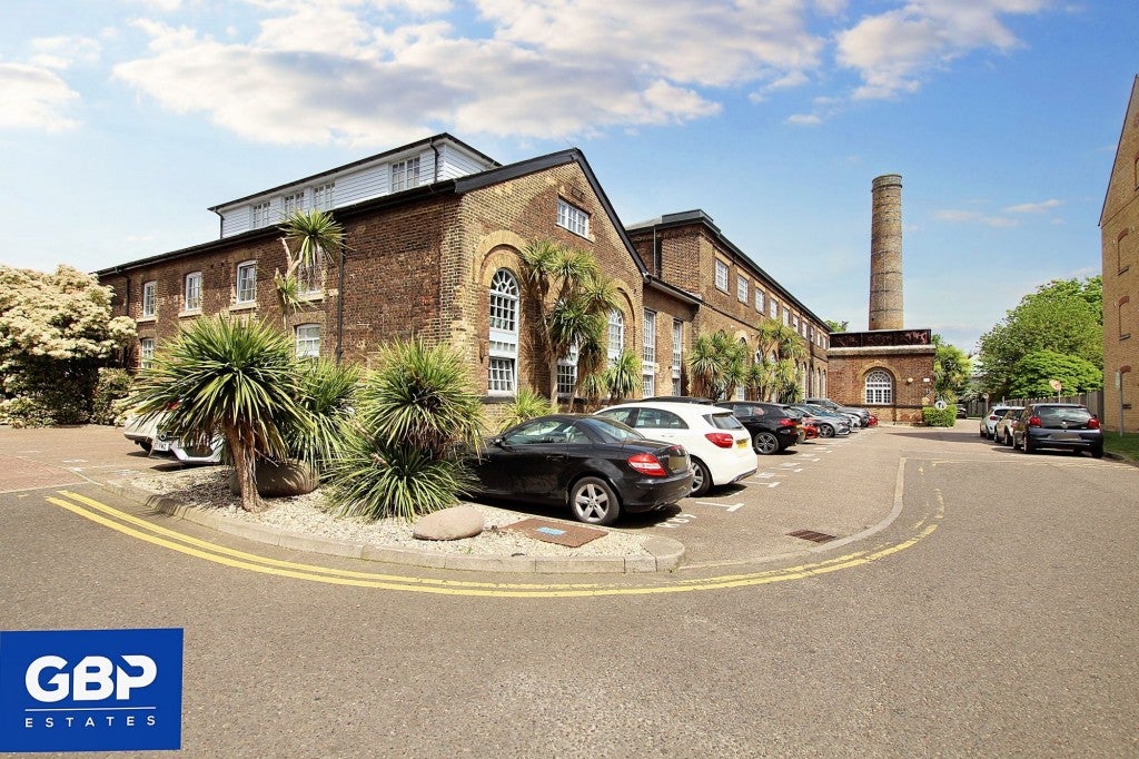 Flat Kidman Close in Greater London