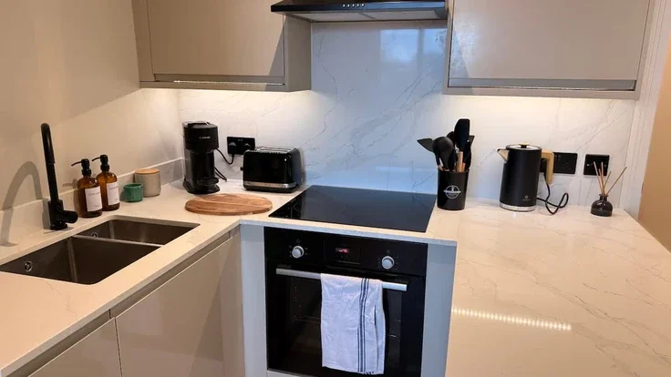 Flat Elm Grove in Greater London