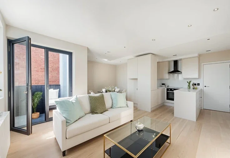 Flat Elm Grove in Greater London