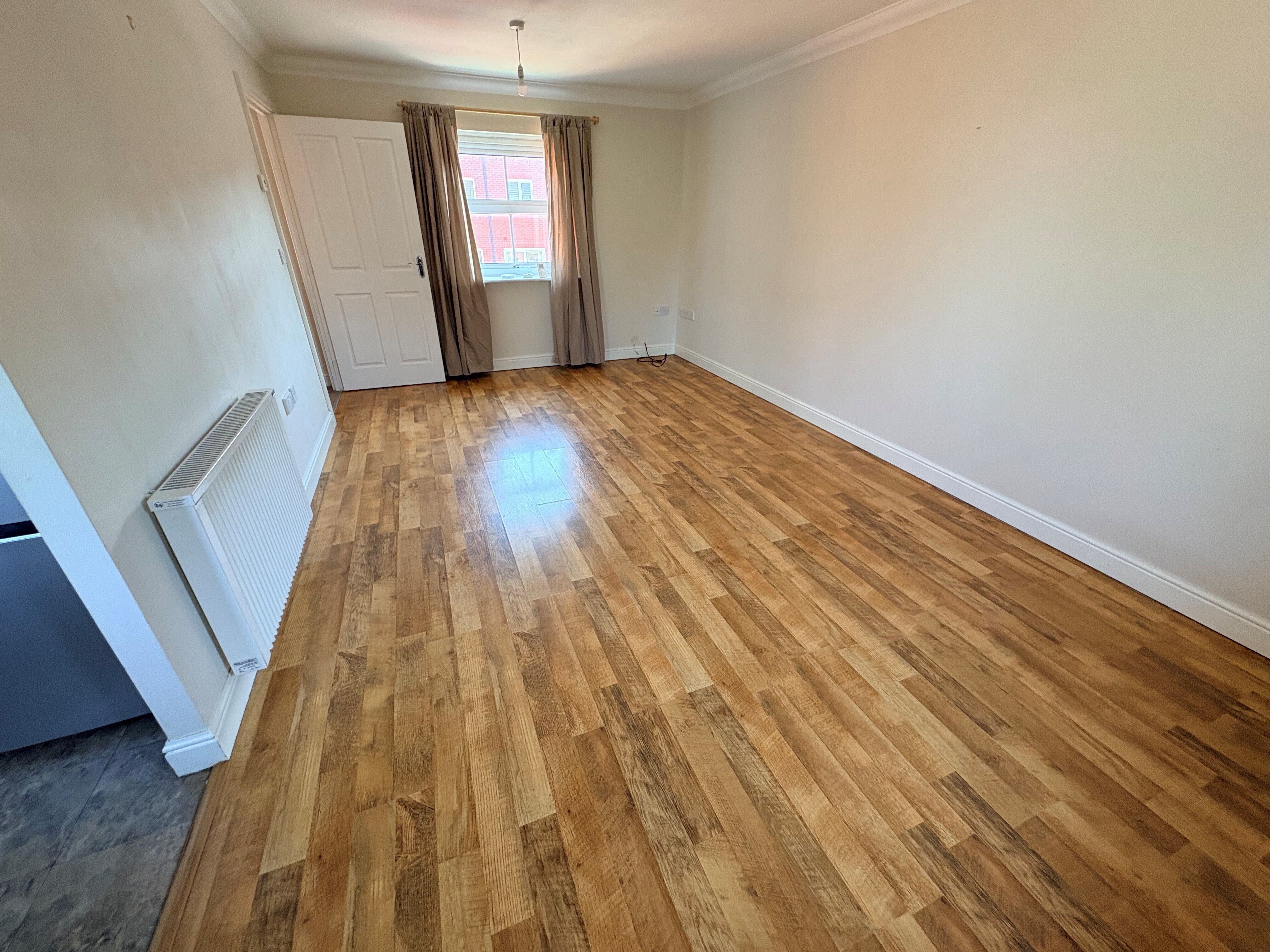 Flat New Charlton Way in Bristol