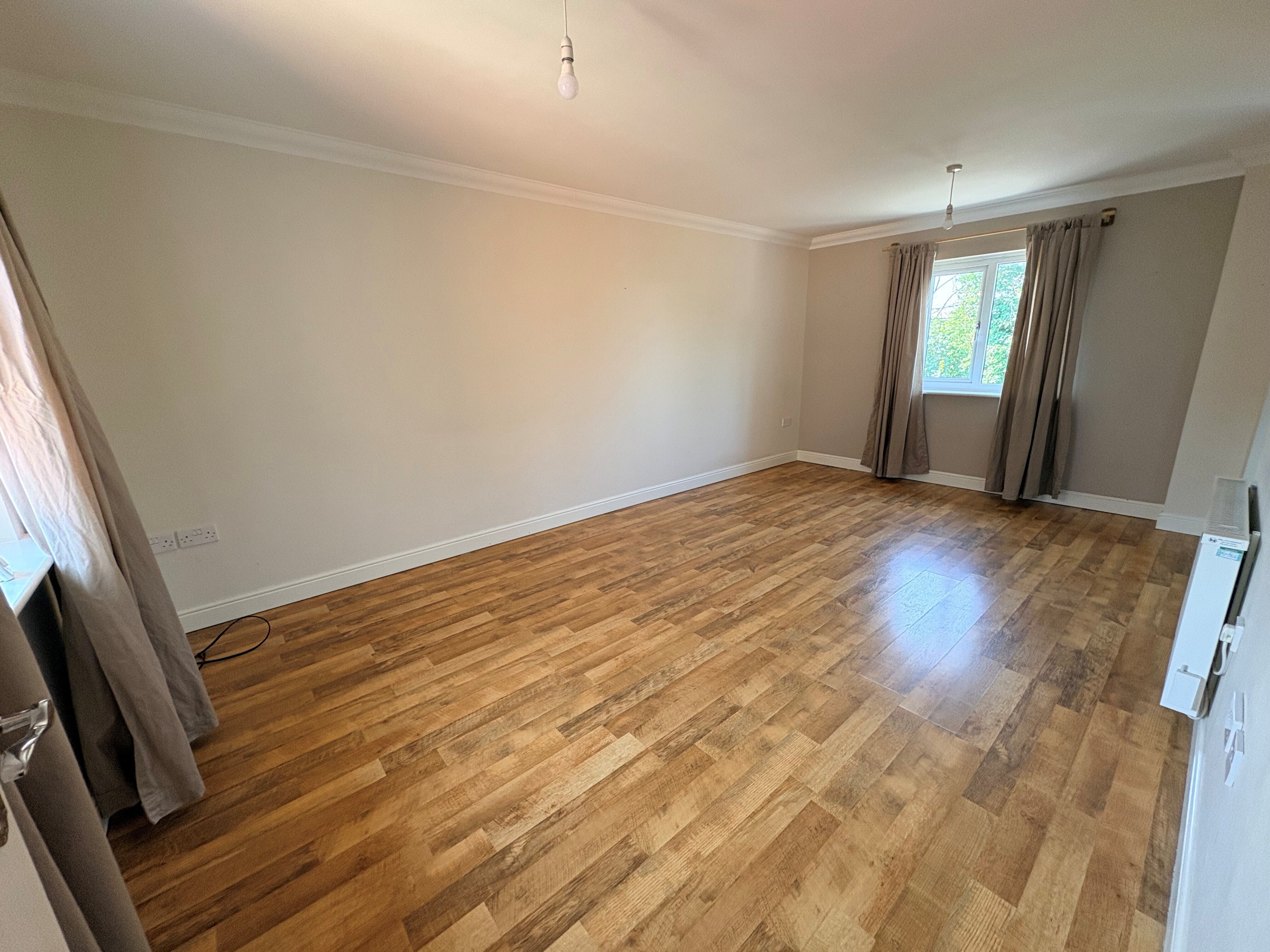 Flat New Charlton Way in Bristol