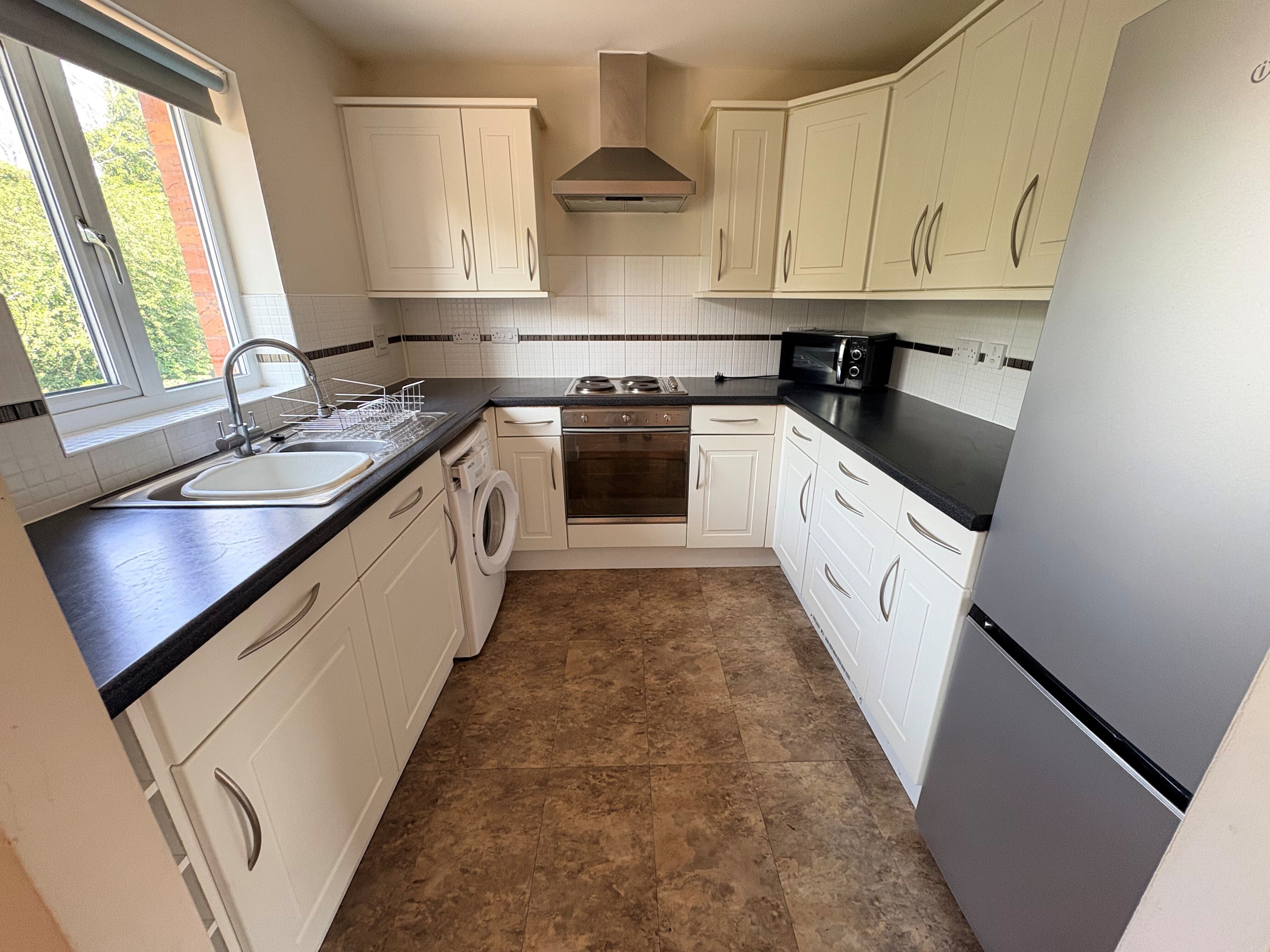 Flat New Charlton Way in Bristol