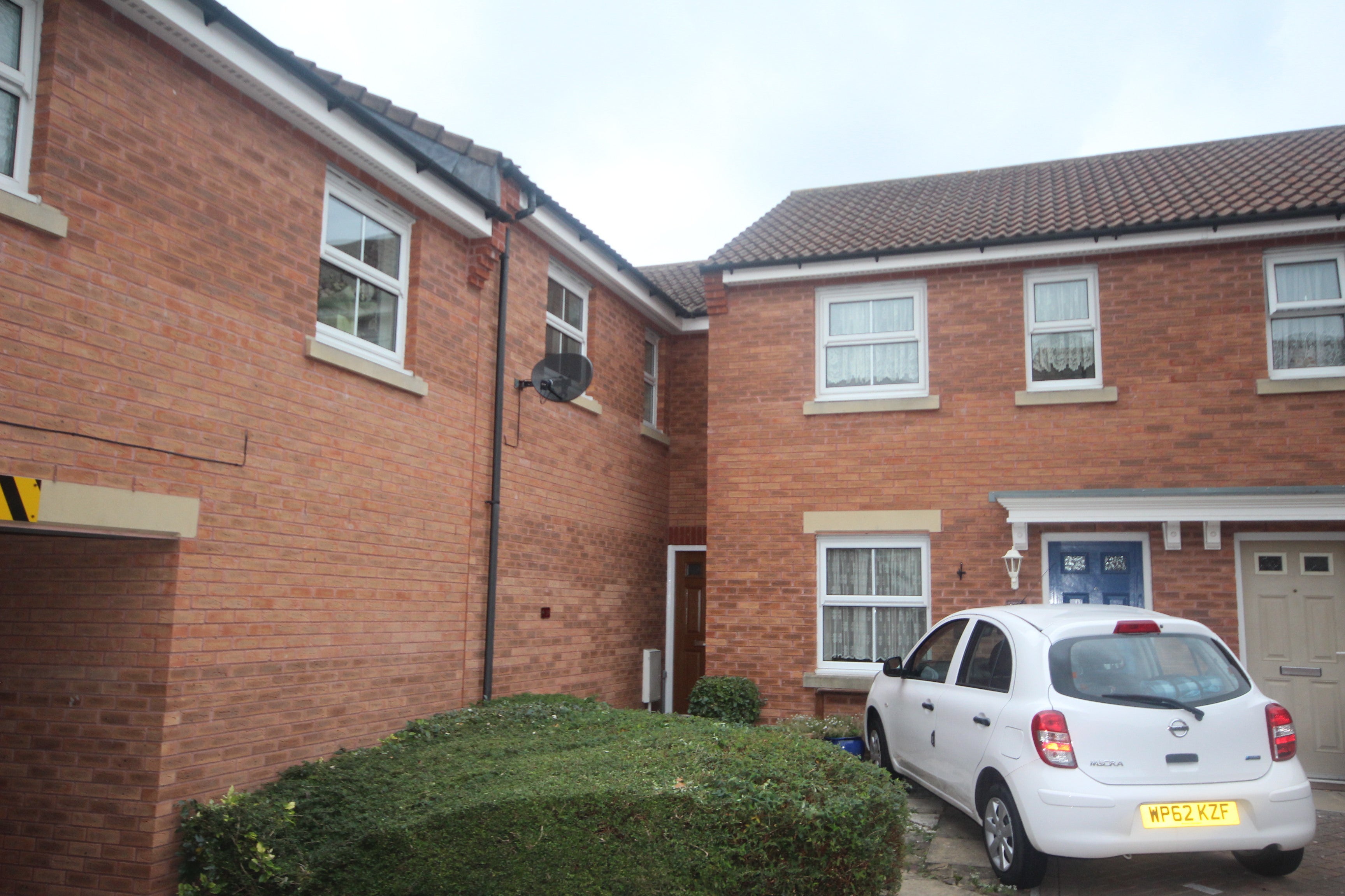 Flat New Charlton Way in Bristol
