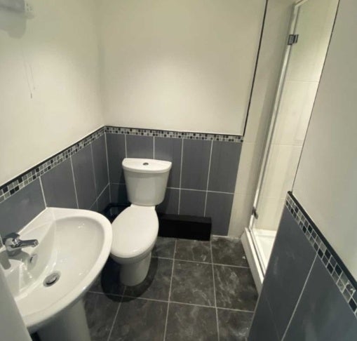 Room Fitzwarren Street in Salford
