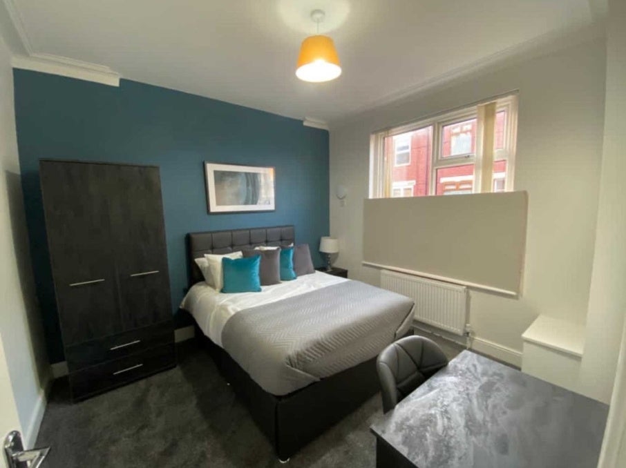 Room Fitzwarren Street in Salford