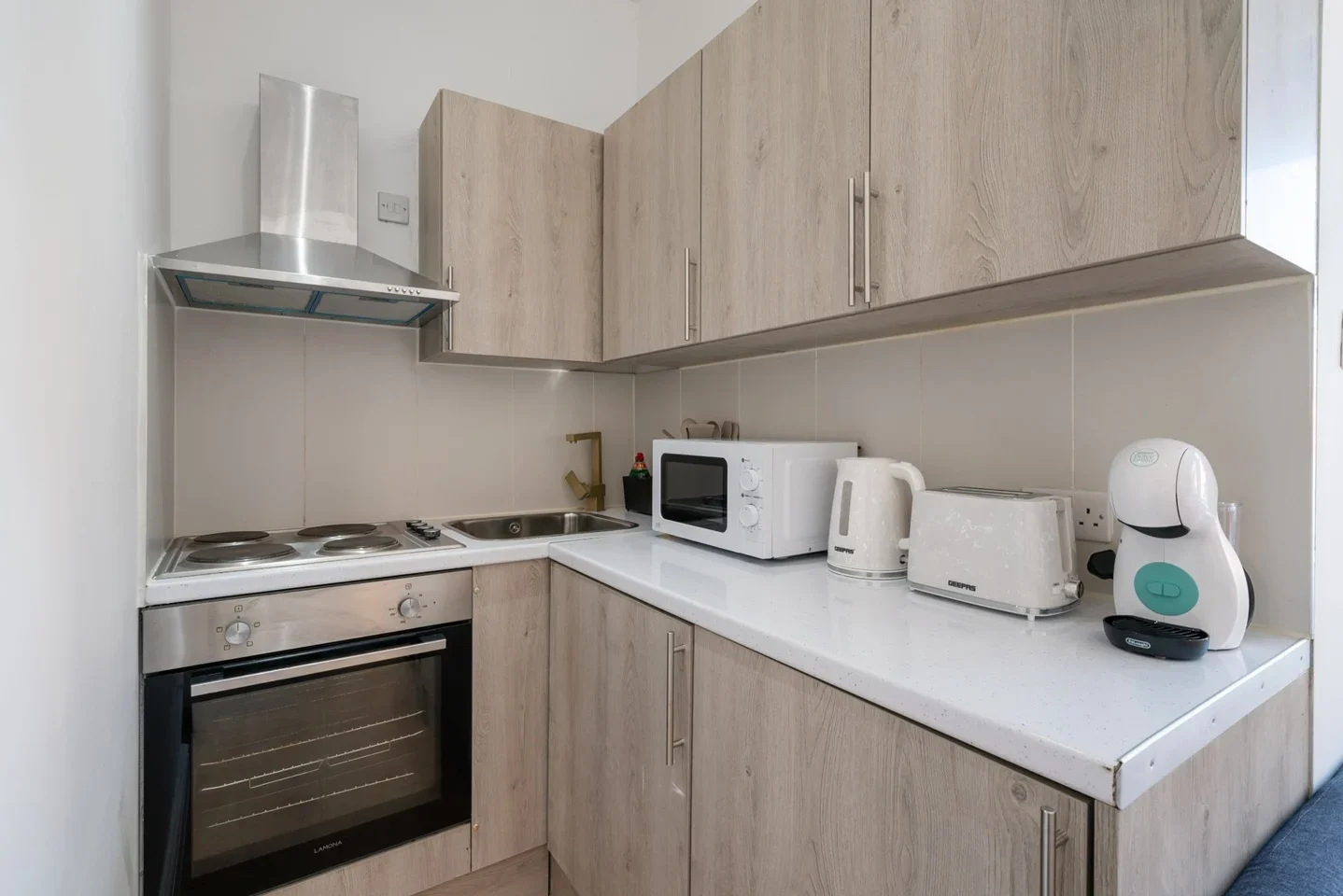 Flat Valnay Street in Greater London