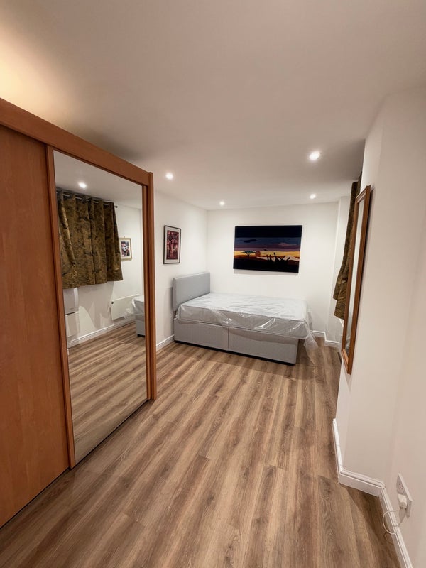 Room Inverness Mews in Greater London