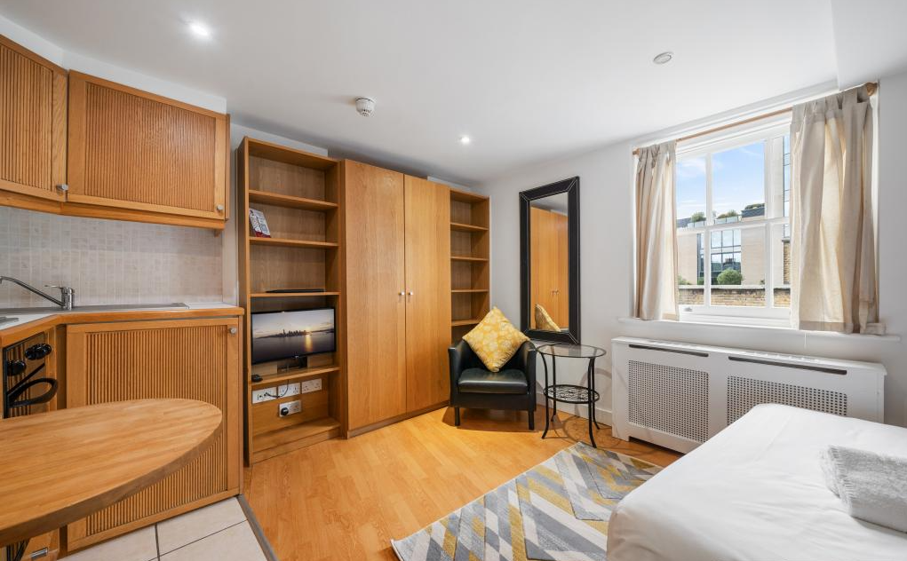 Flat Cartwright Gardens in Greater London