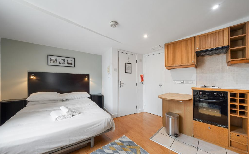 Flat Cartwright Gardens in Greater London