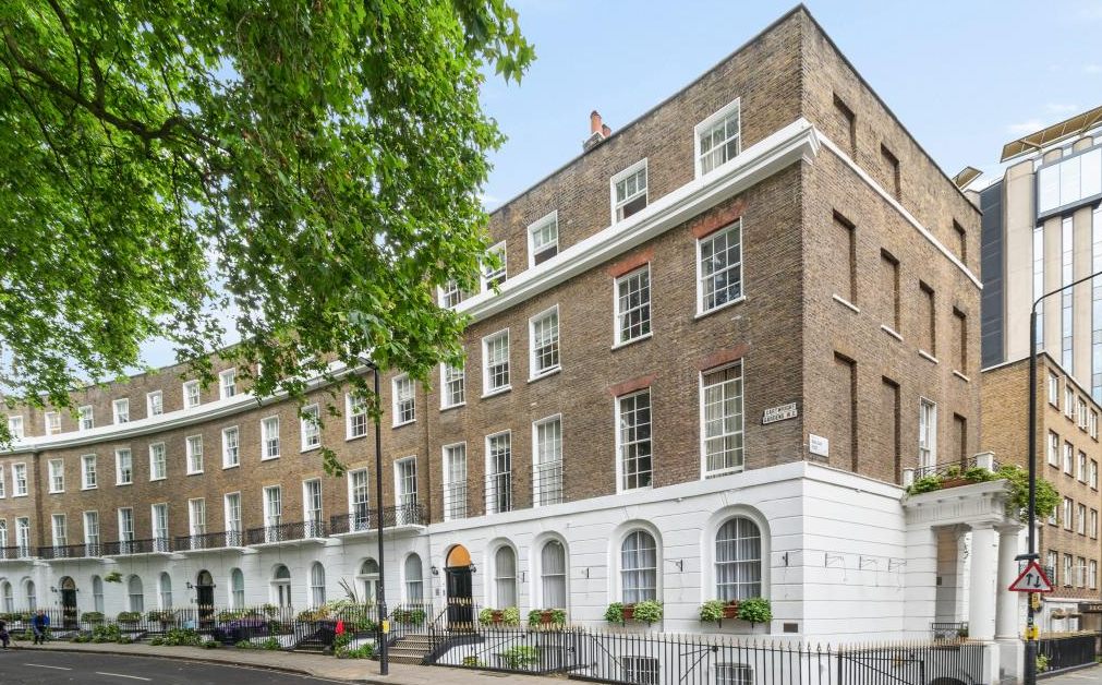 Flat Cartwright Gardens in Greater London
