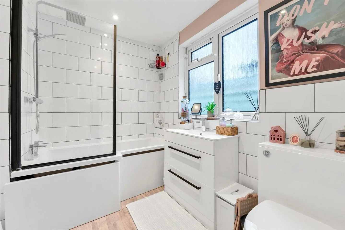 Room Hillhouse Road in Dartford