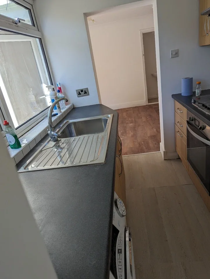 Room Hillhouse Road in Dartford