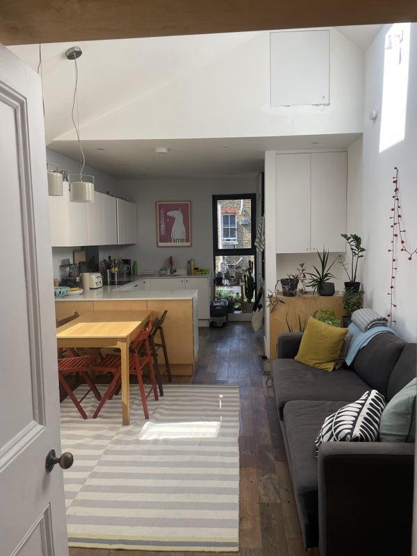 Room Manchester Road in Greater London