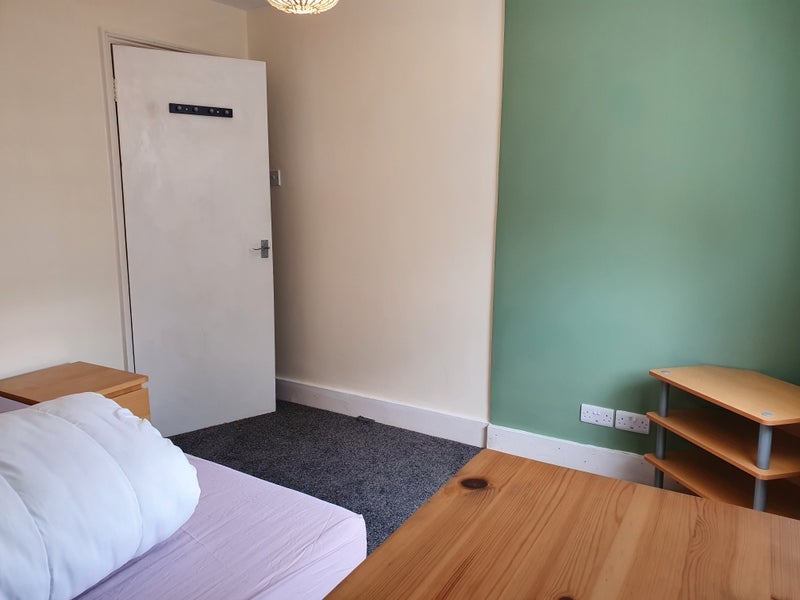 Room Balham Park Road in Greater London