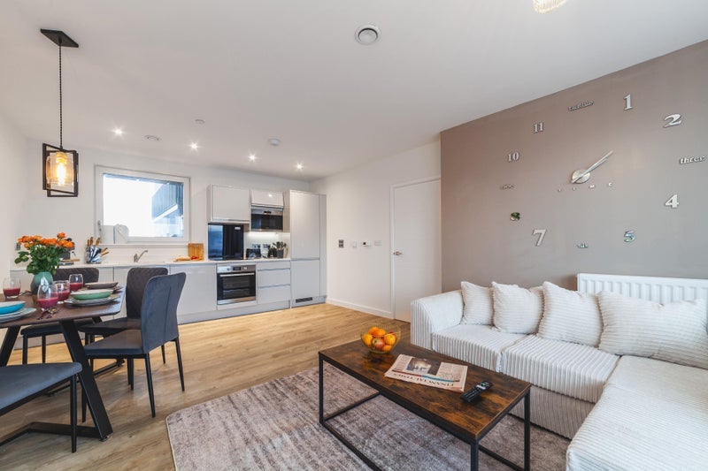 Room North Woolwich Road in Greater London