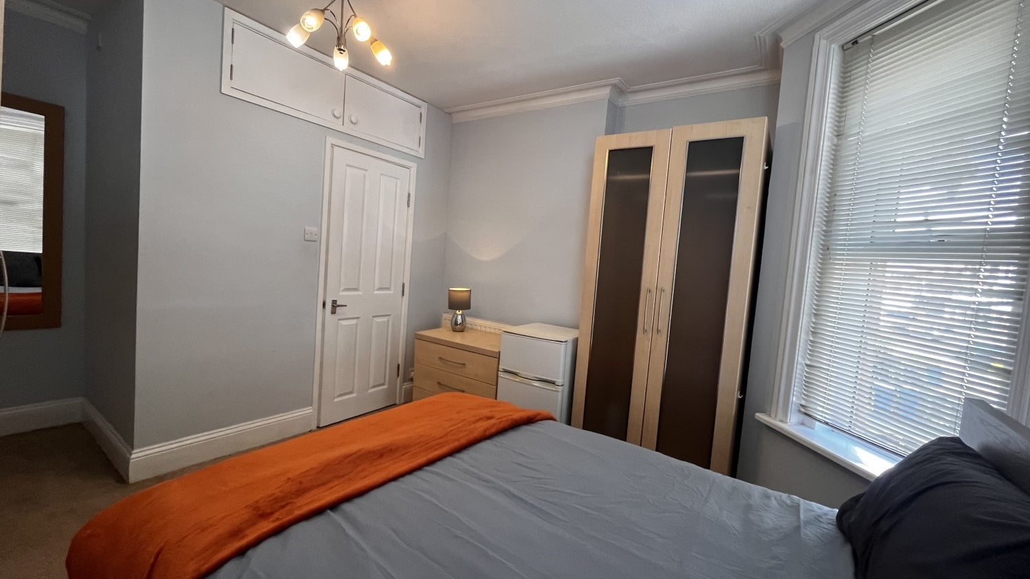 Room Ashley Road in Poole