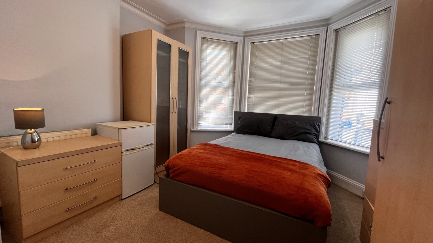 Room Ashley Road in Poole