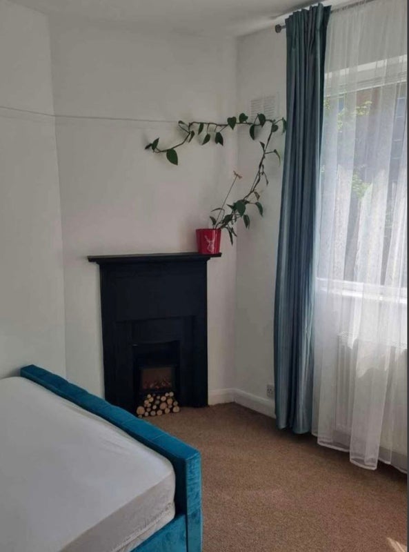 Room Leigham Avenue in Greater London