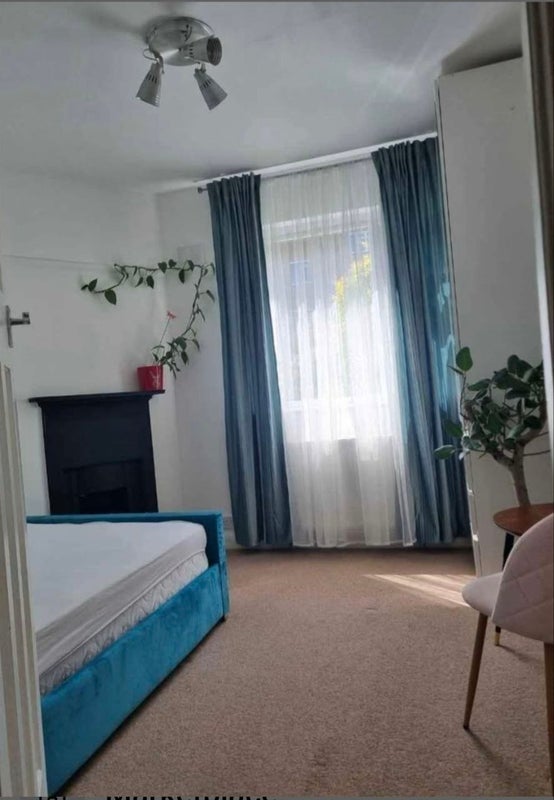 Room Leigham Avenue in Greater London