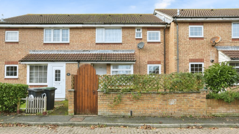 House Sunbeam Way in Gosport