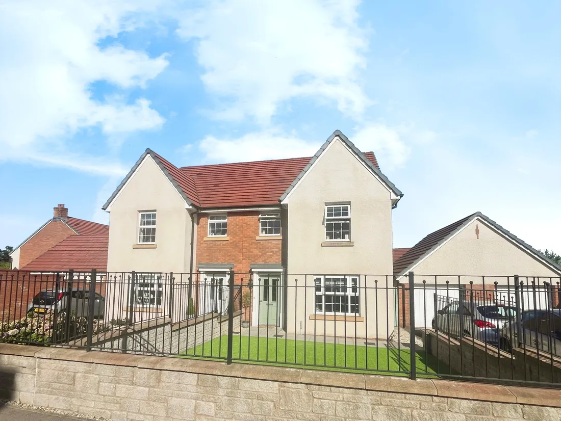 House Cwrt Carver in Cwmbrân
