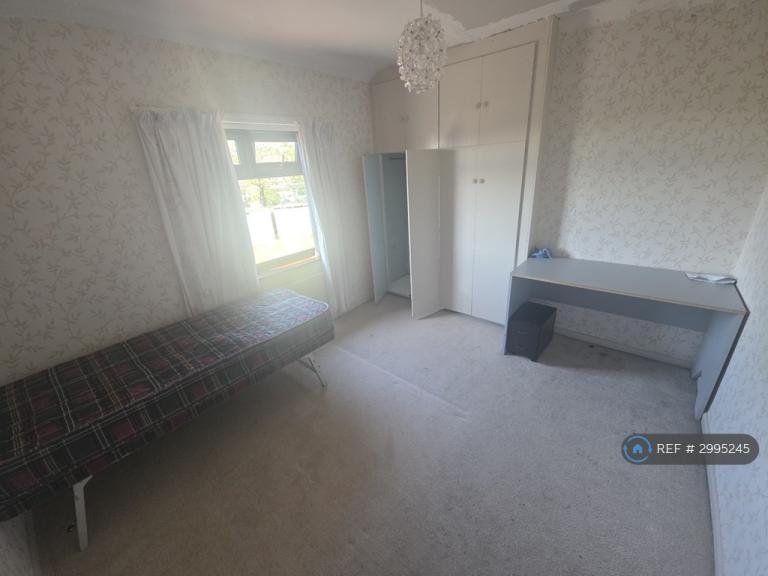Room Whiteacre Road in Tameside