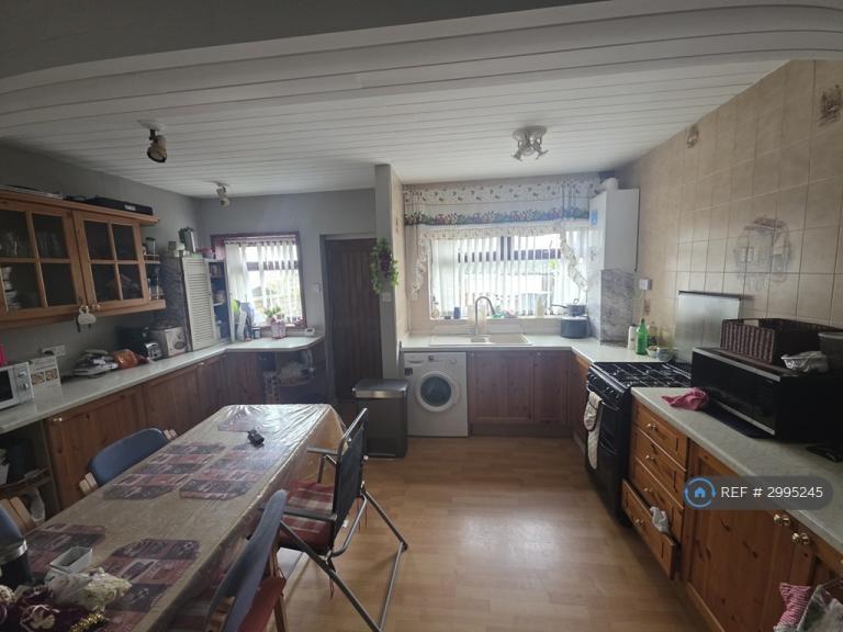 Room Whiteacre Road in Tameside