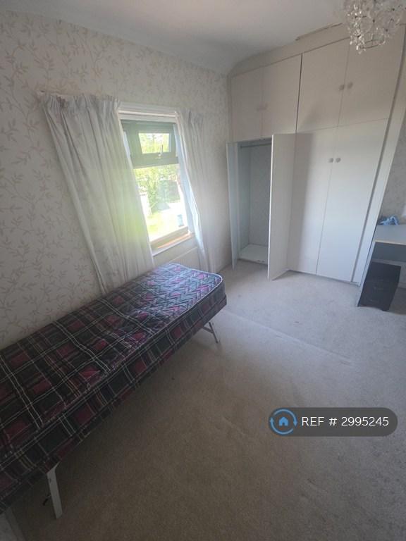 Room Whiteacre Road in Tameside
