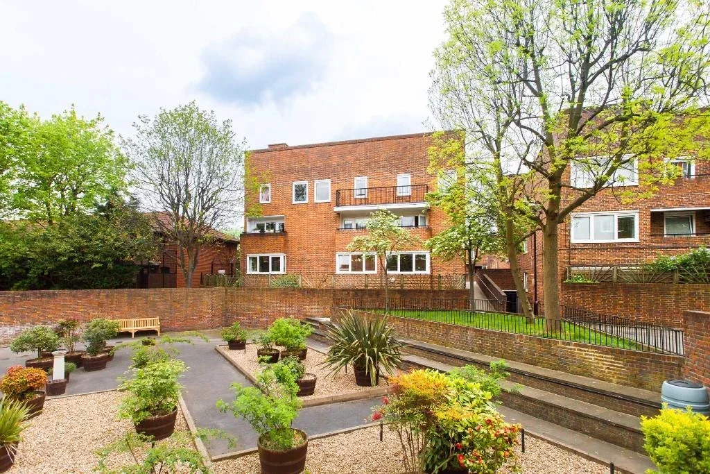Flat Twyford Street in Greater London