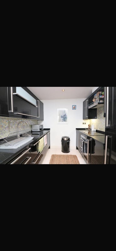 Room Westferry Road in Greater London