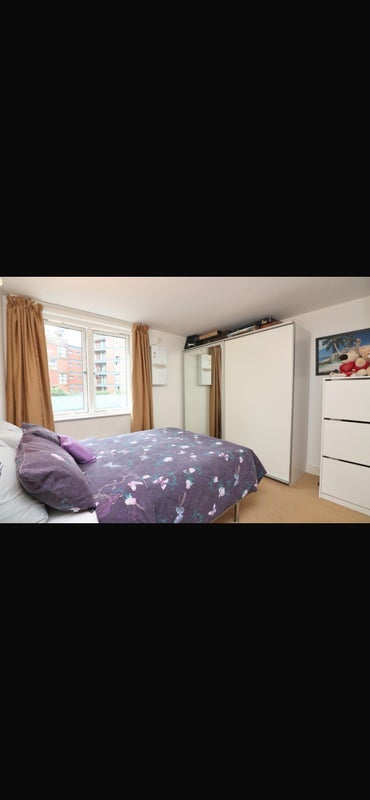 Room Westferry Road in Greater London