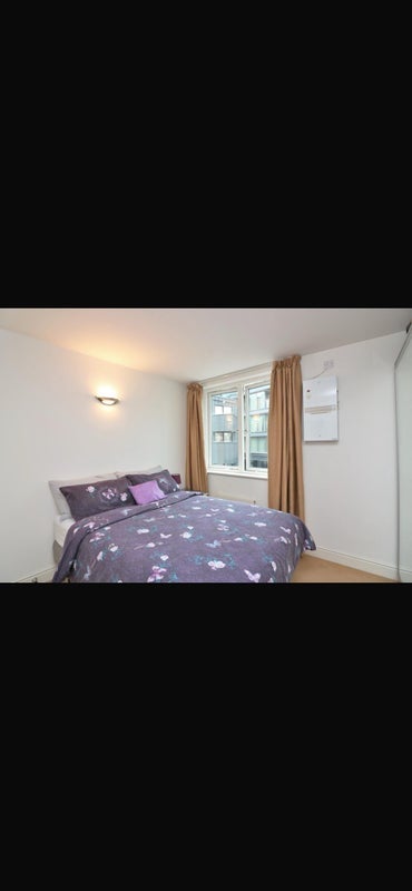 Room Westferry Road in Greater London