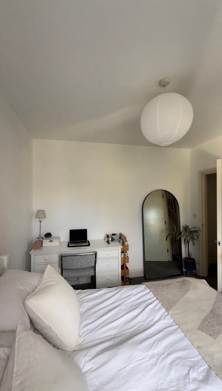Room Delorme Street in Greater London