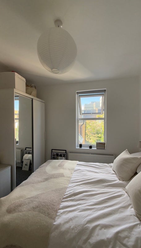 Room Delorme Street in Greater London