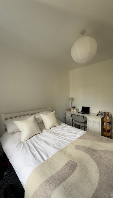 Room Delorme Street in Greater London