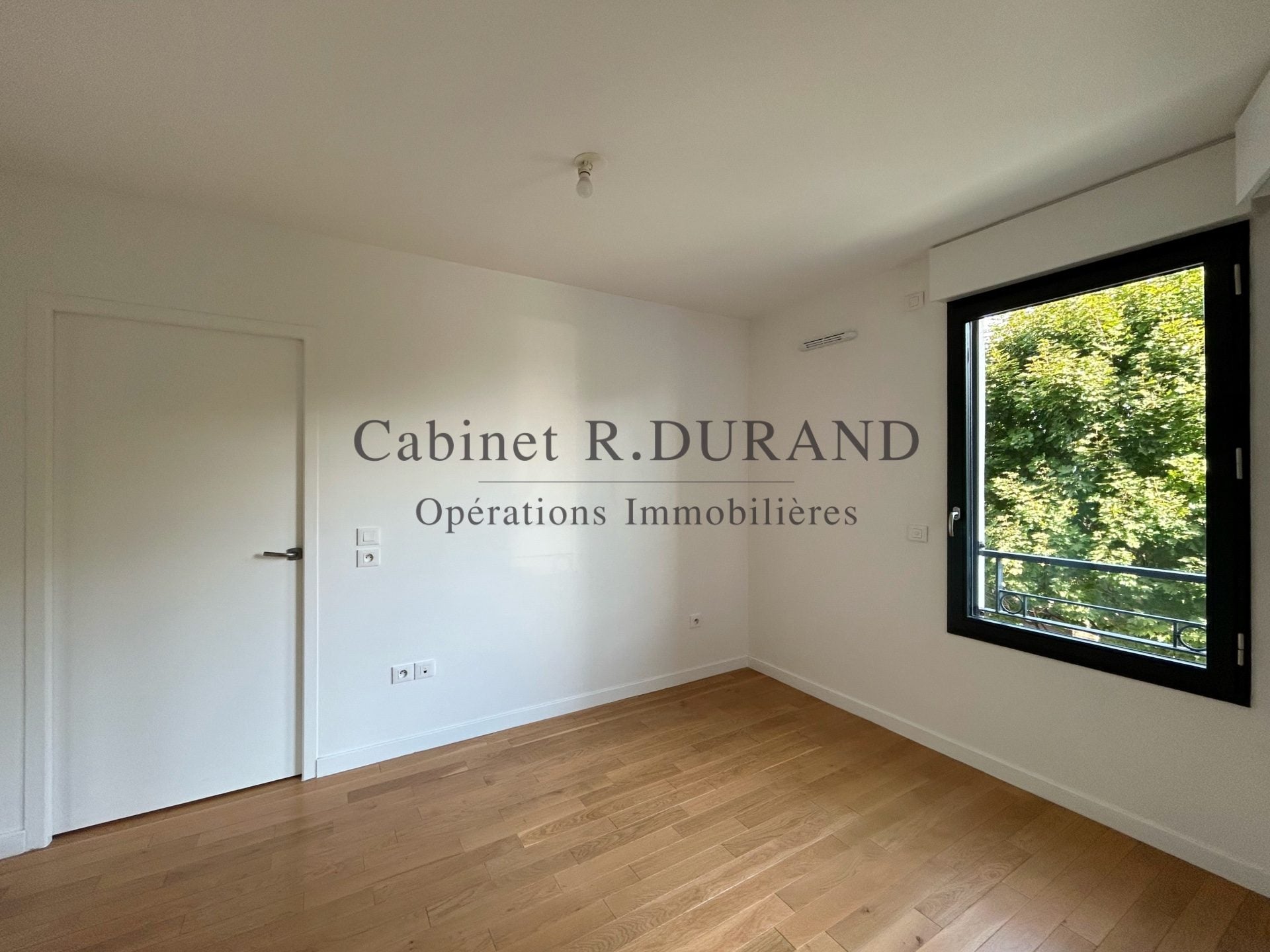 Flat Avenue du Révérend Père Corentin Cloarec in Bois-Colombes