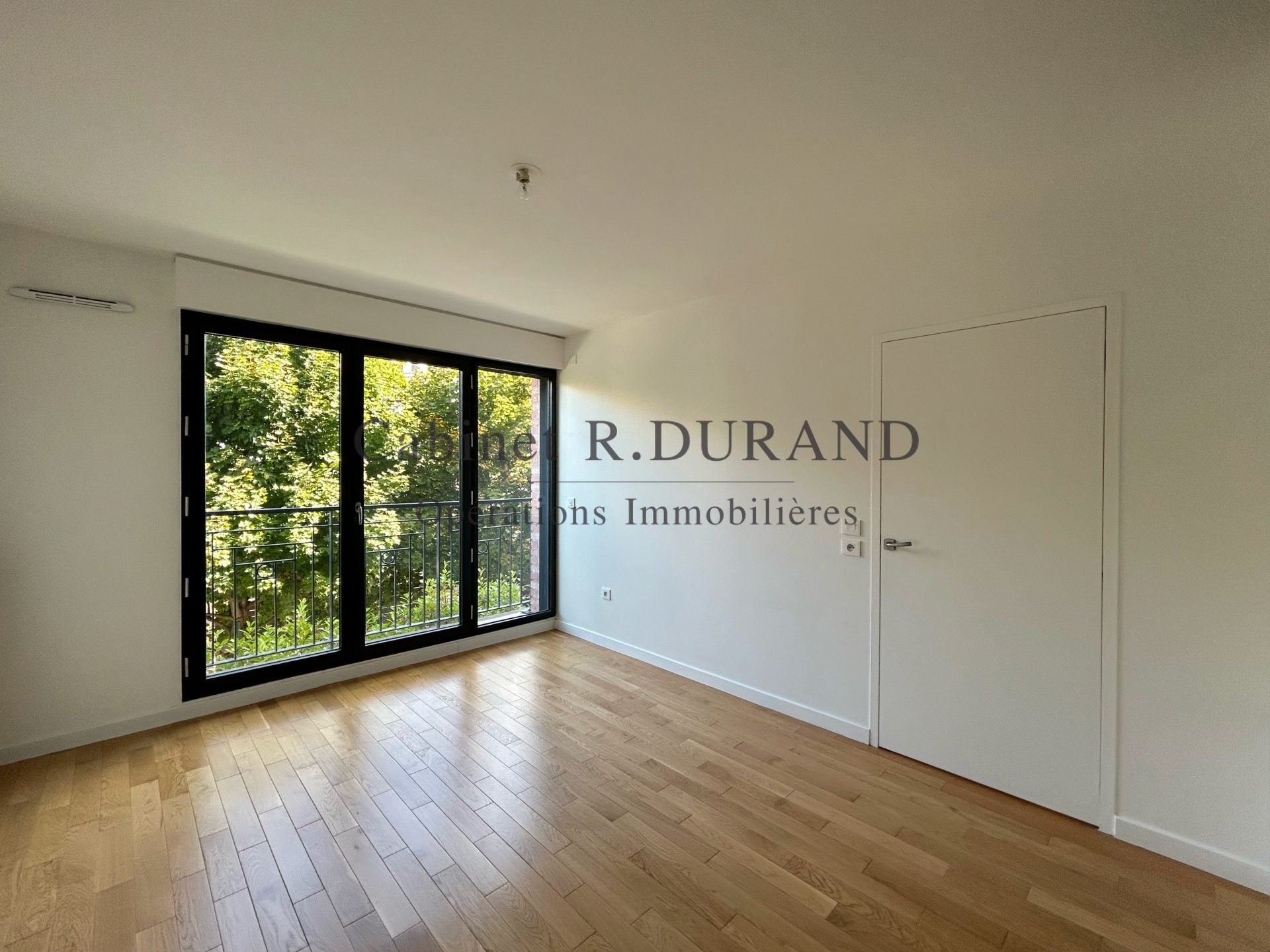 Flat Avenue du Révérend Père Corentin Cloarec in Bois-Colombes