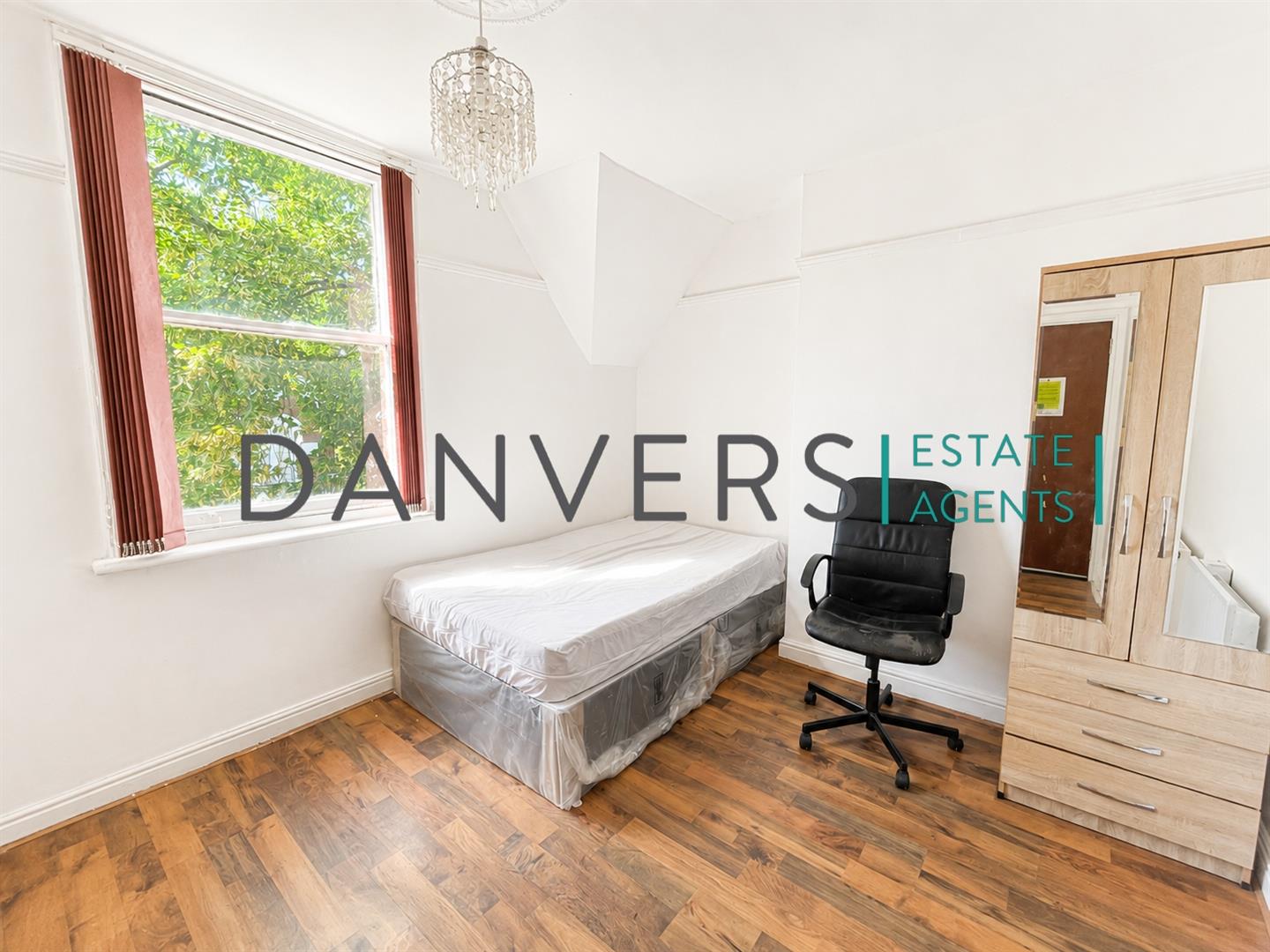 Room Evington Road in Leicester