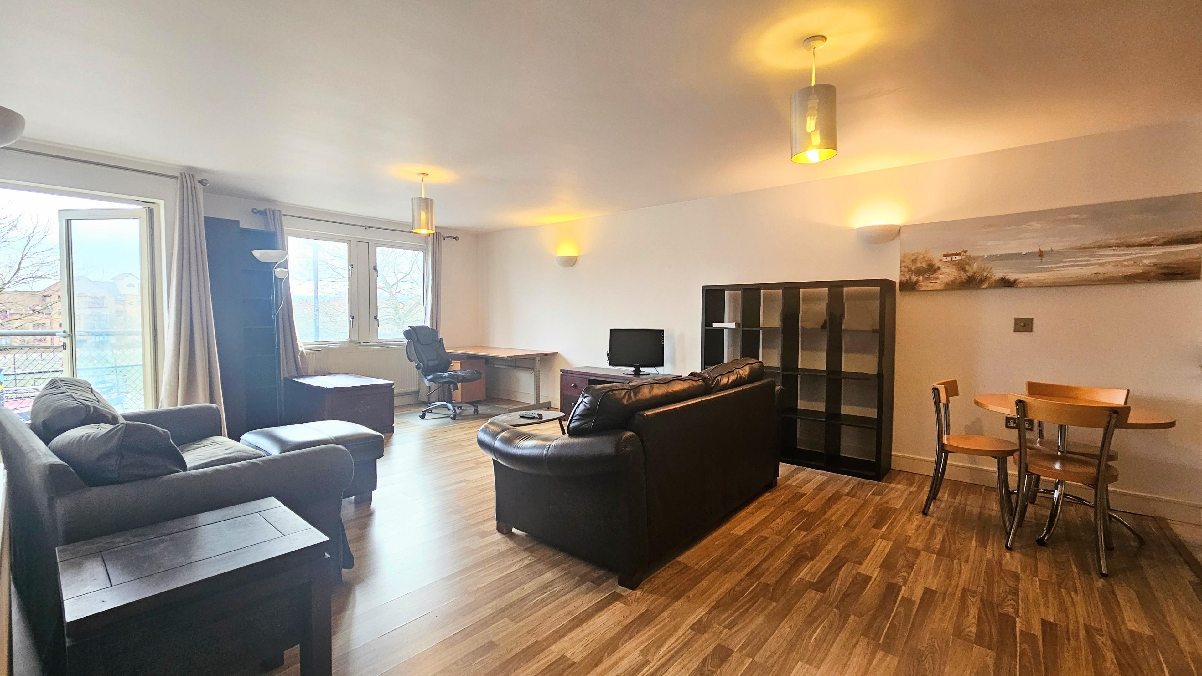 Flat Hotwell Road in Bristol