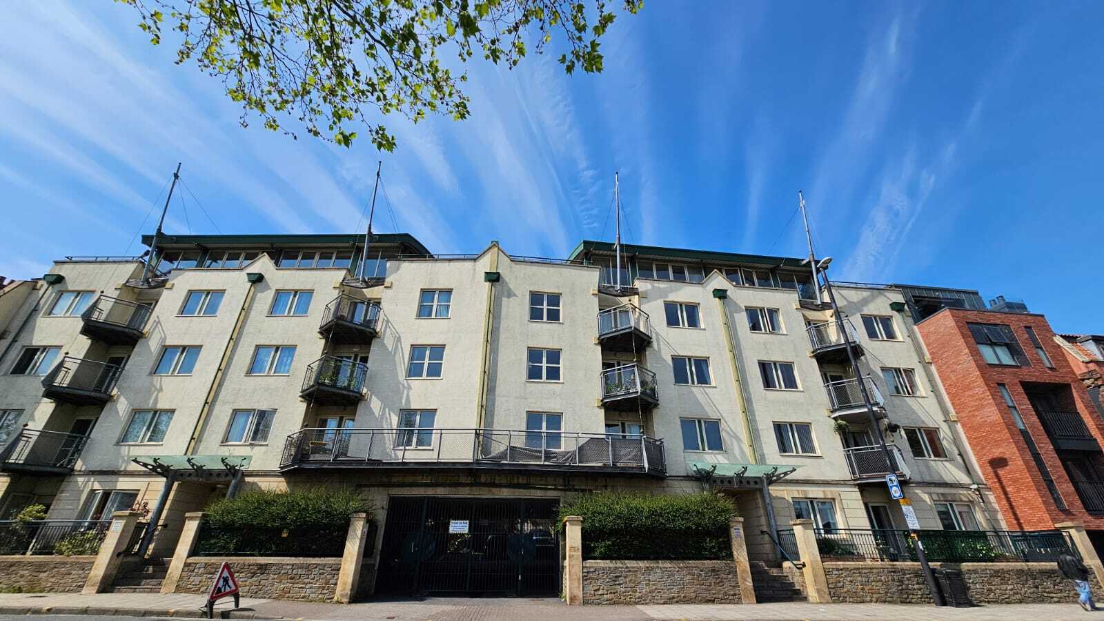 Flat Hotwell Road in Bristol