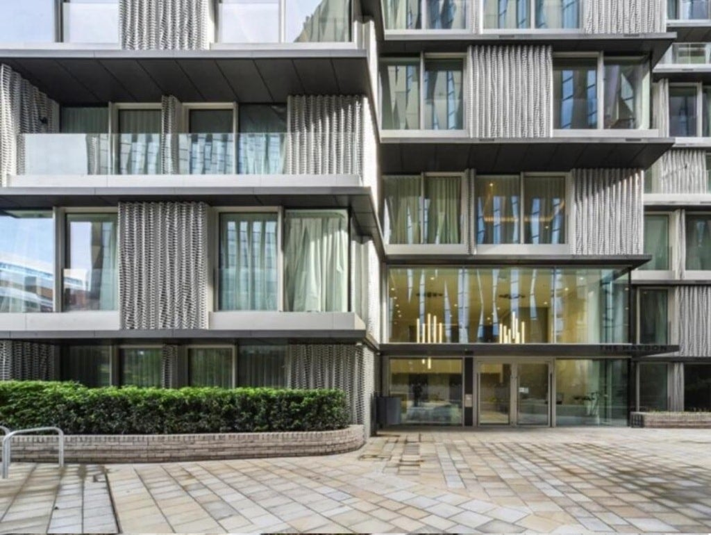 Flat Aldgate High Street in City of London
