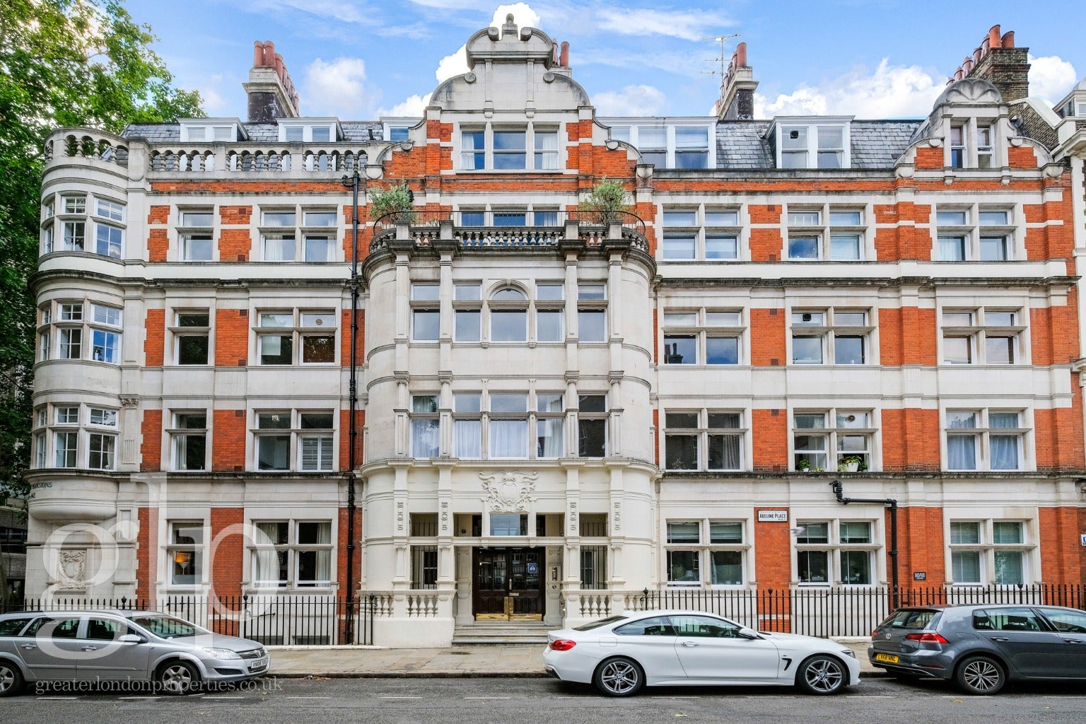 Flat Adeline Place in Greater London