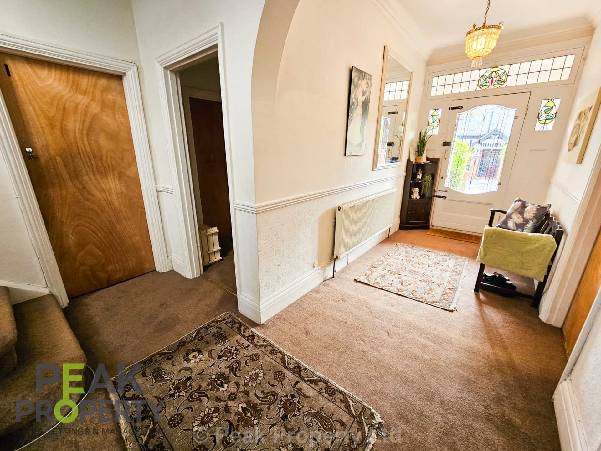Room Canewdon Road in Southend-on-Sea