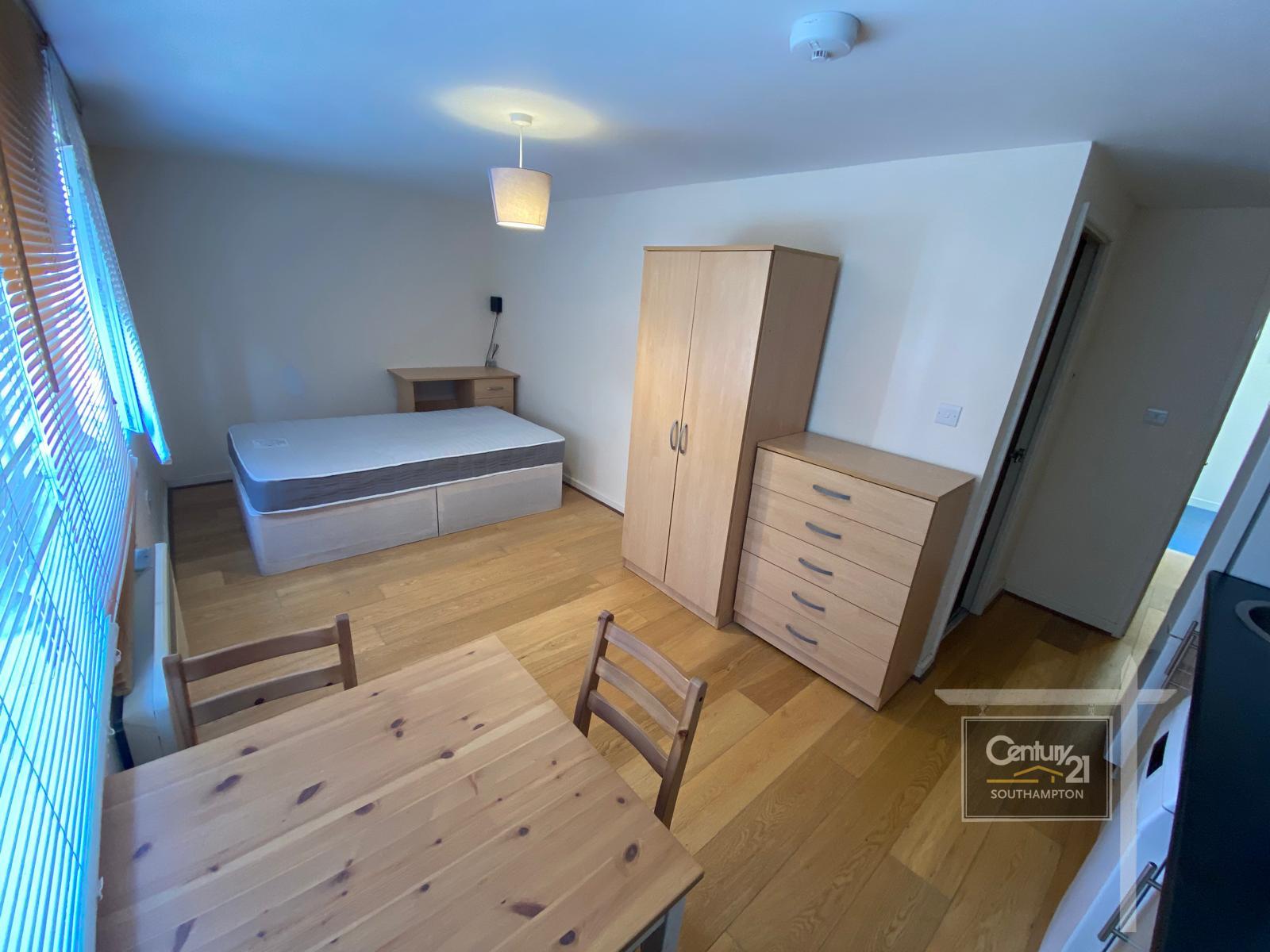Flat Portswood Road in Southampton